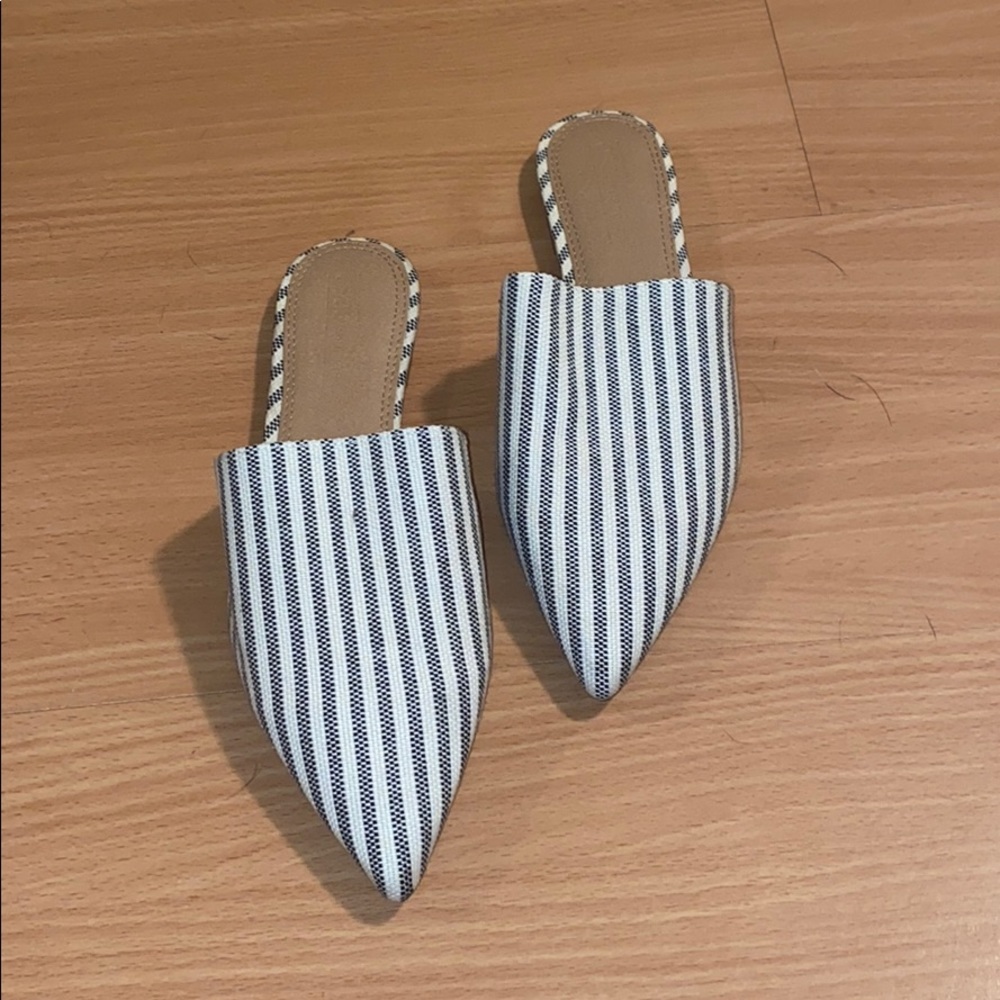 Slip on shoes - Picture 1 of 3